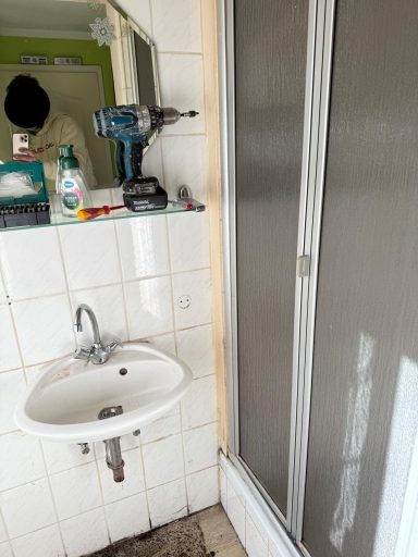 kleines Bad WE Haus (vorher)
