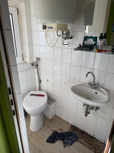 kleines Bad WE Haus (vorher)